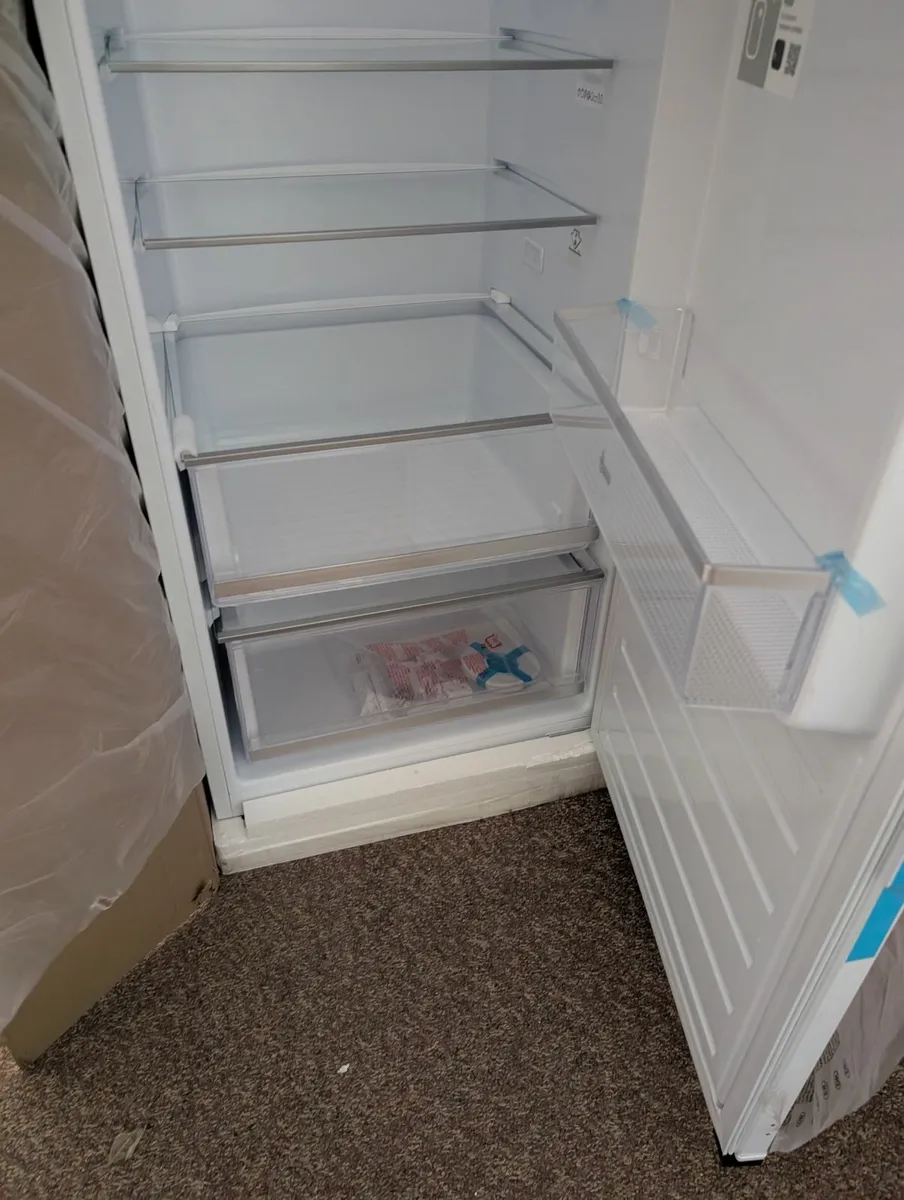 Hoover Tall Integrated fridge HOMS518EWK - Image 2