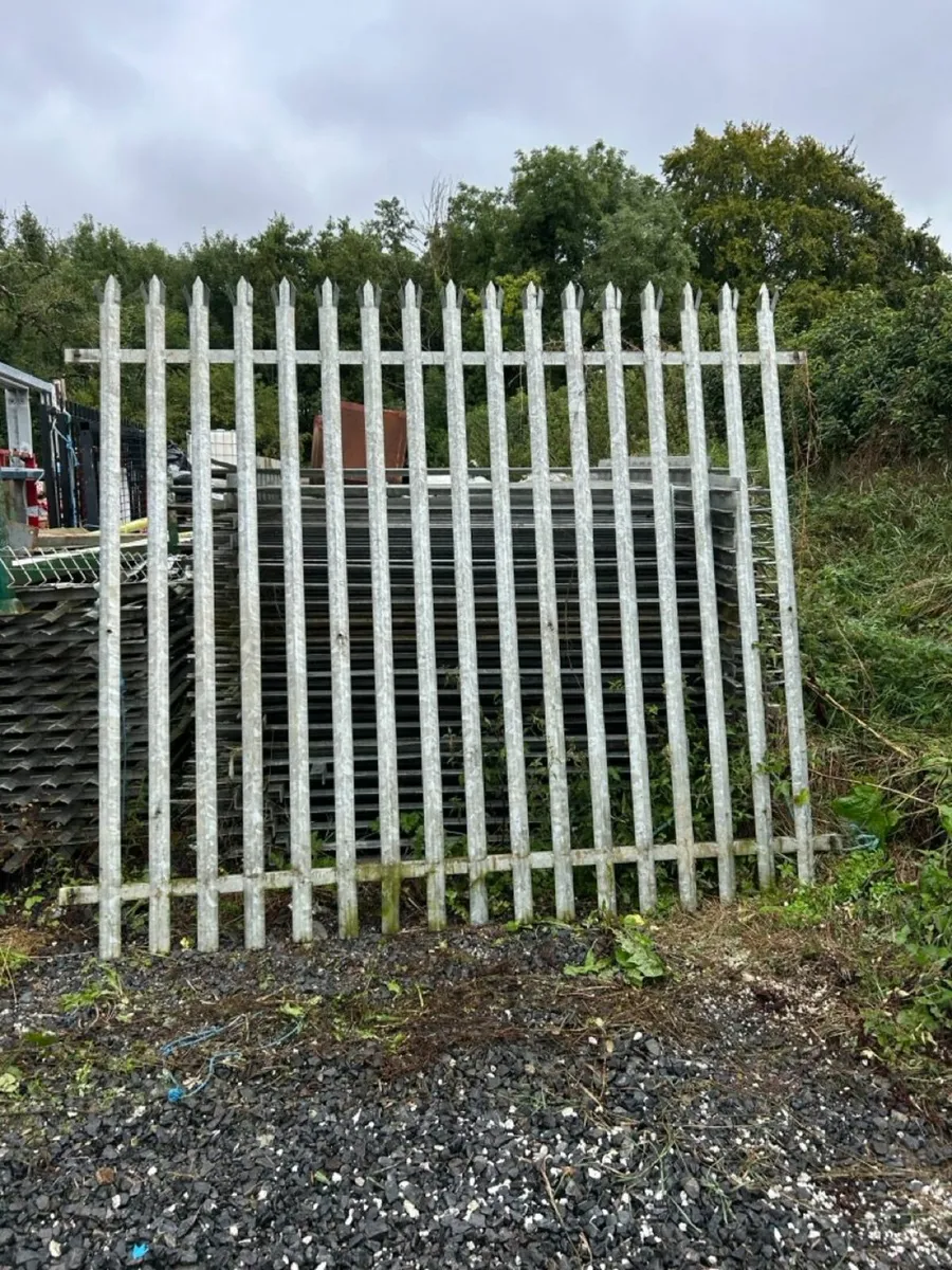 Palisade fencing - Image 1