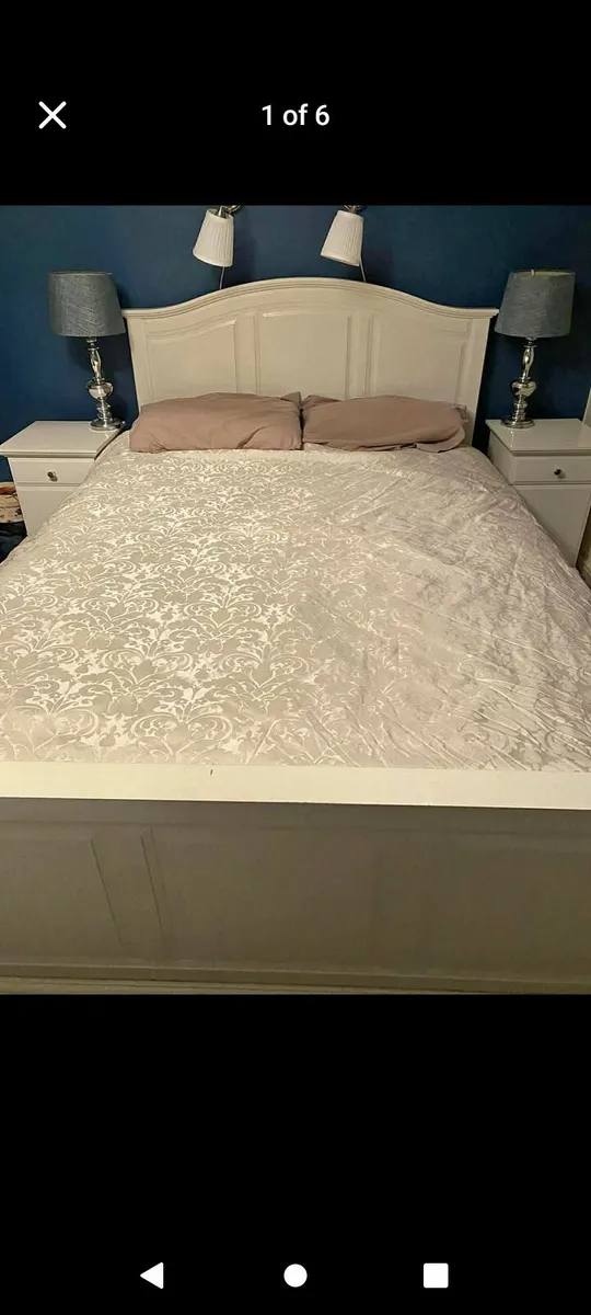 Kingsize bed  and matching lockers