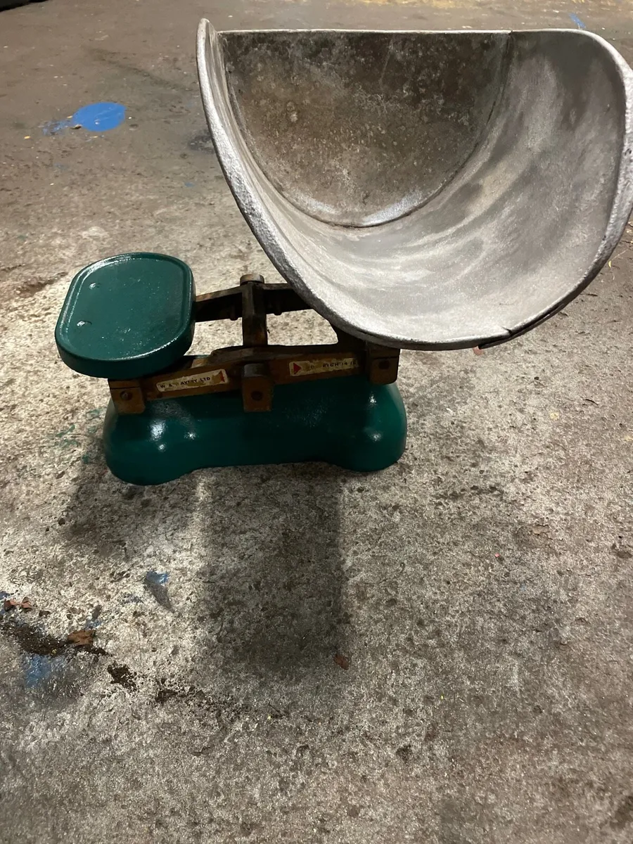 Vintage Avery patio weight scales - Image 1