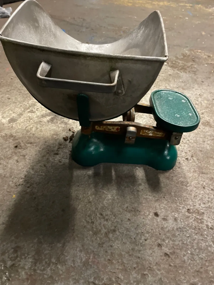 Vintage Avery patio weight scales - Image 3