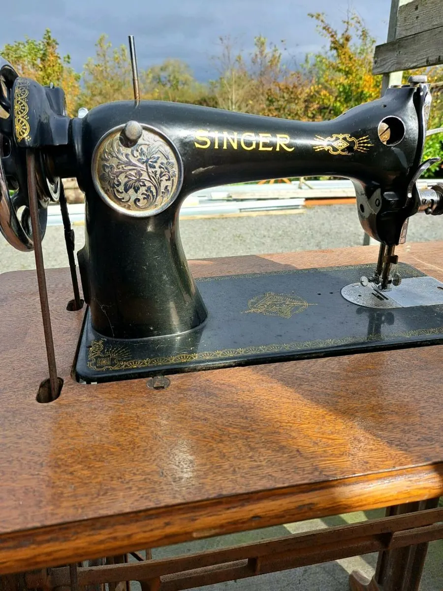 Singer Sewing machine - Image 1
