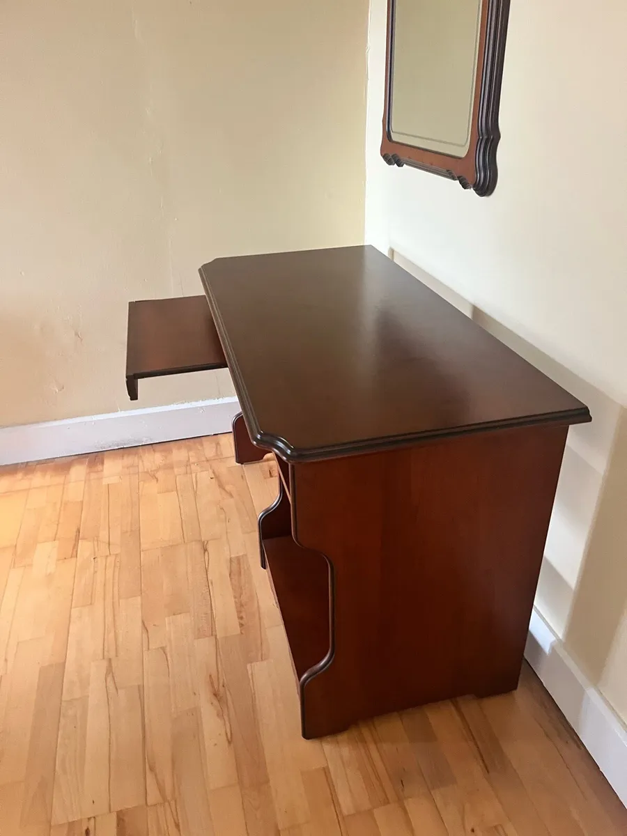 Desk - Image 2
