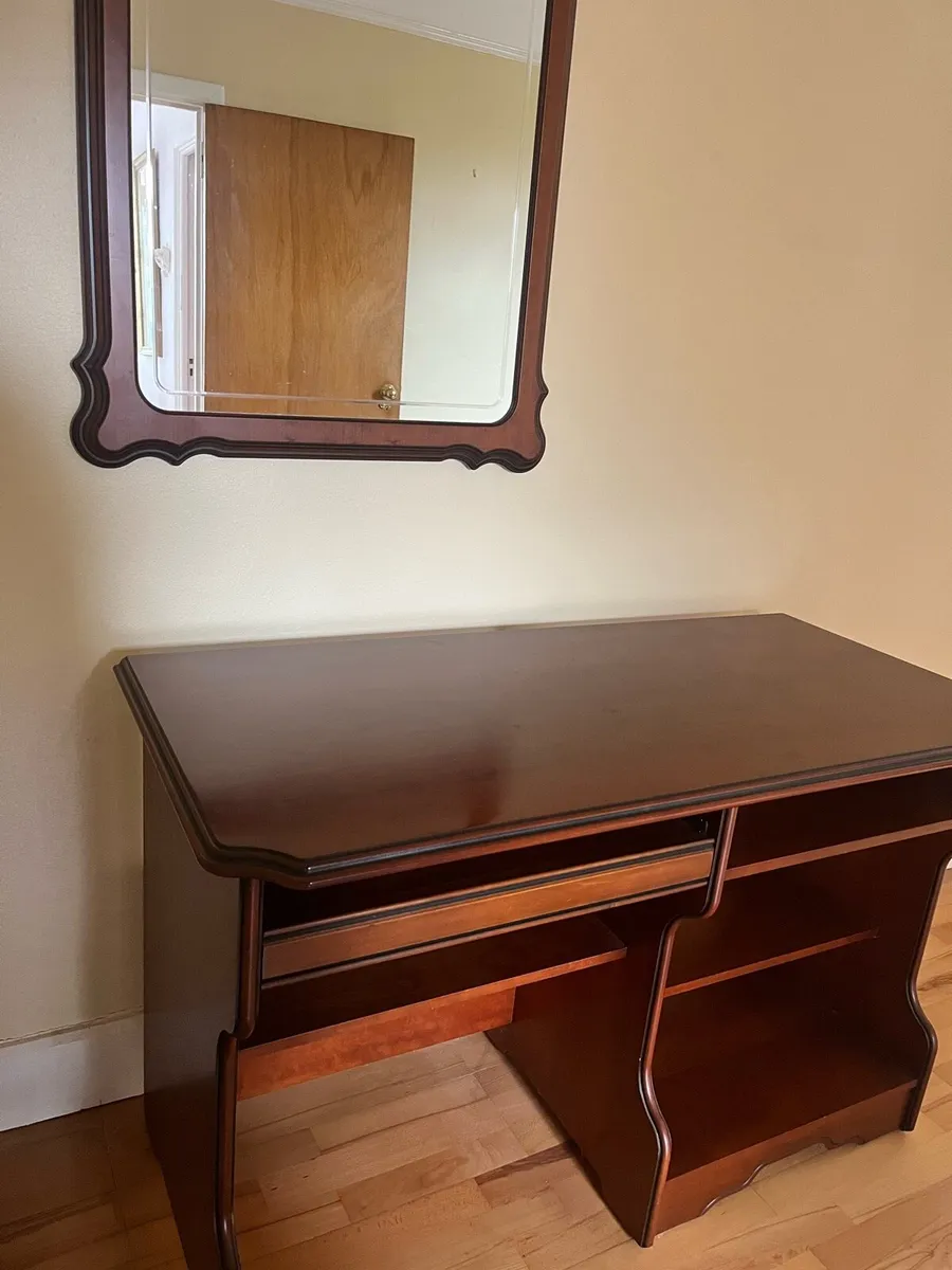 Desk - Image 4