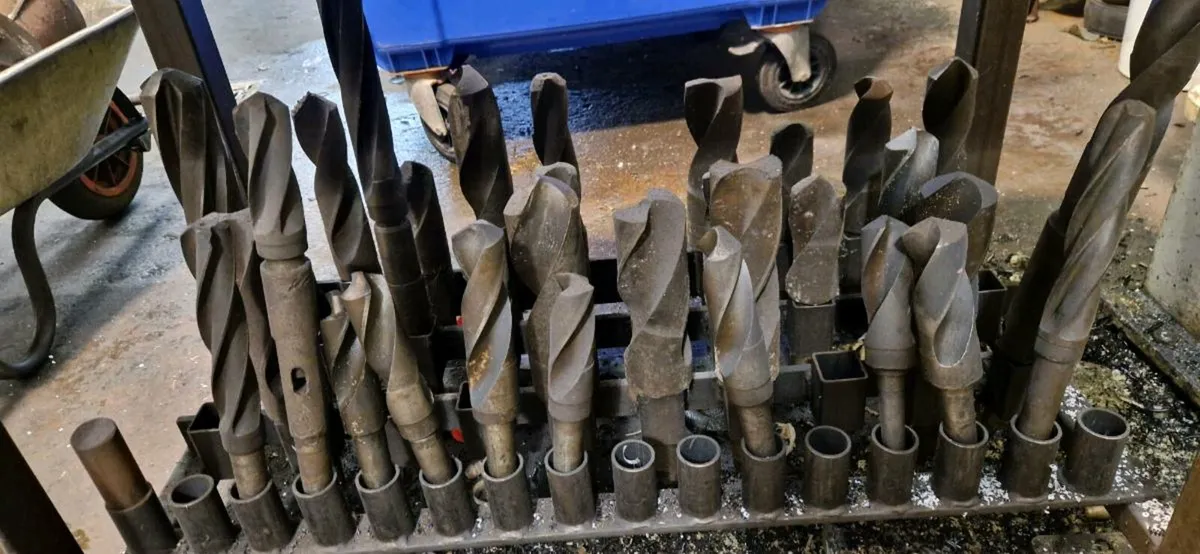 Radial arm drill and drill bits - Image 4