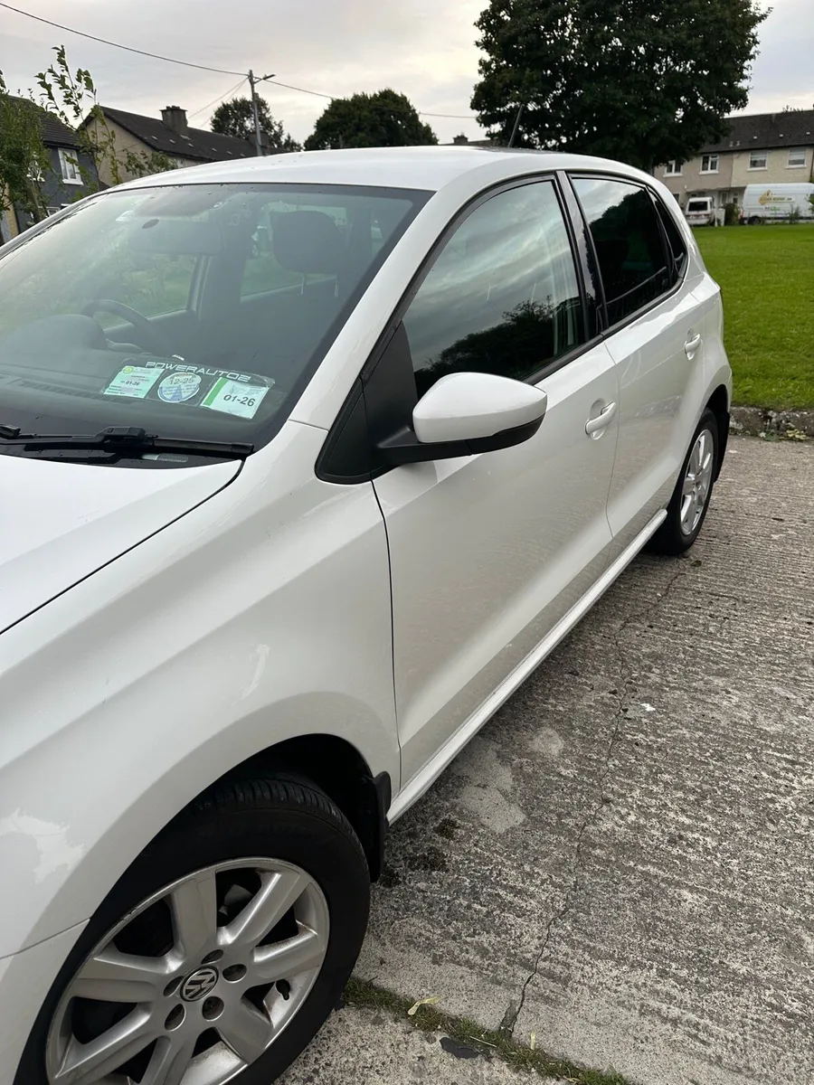 2013 white Volkswagen Polo - Image 3
