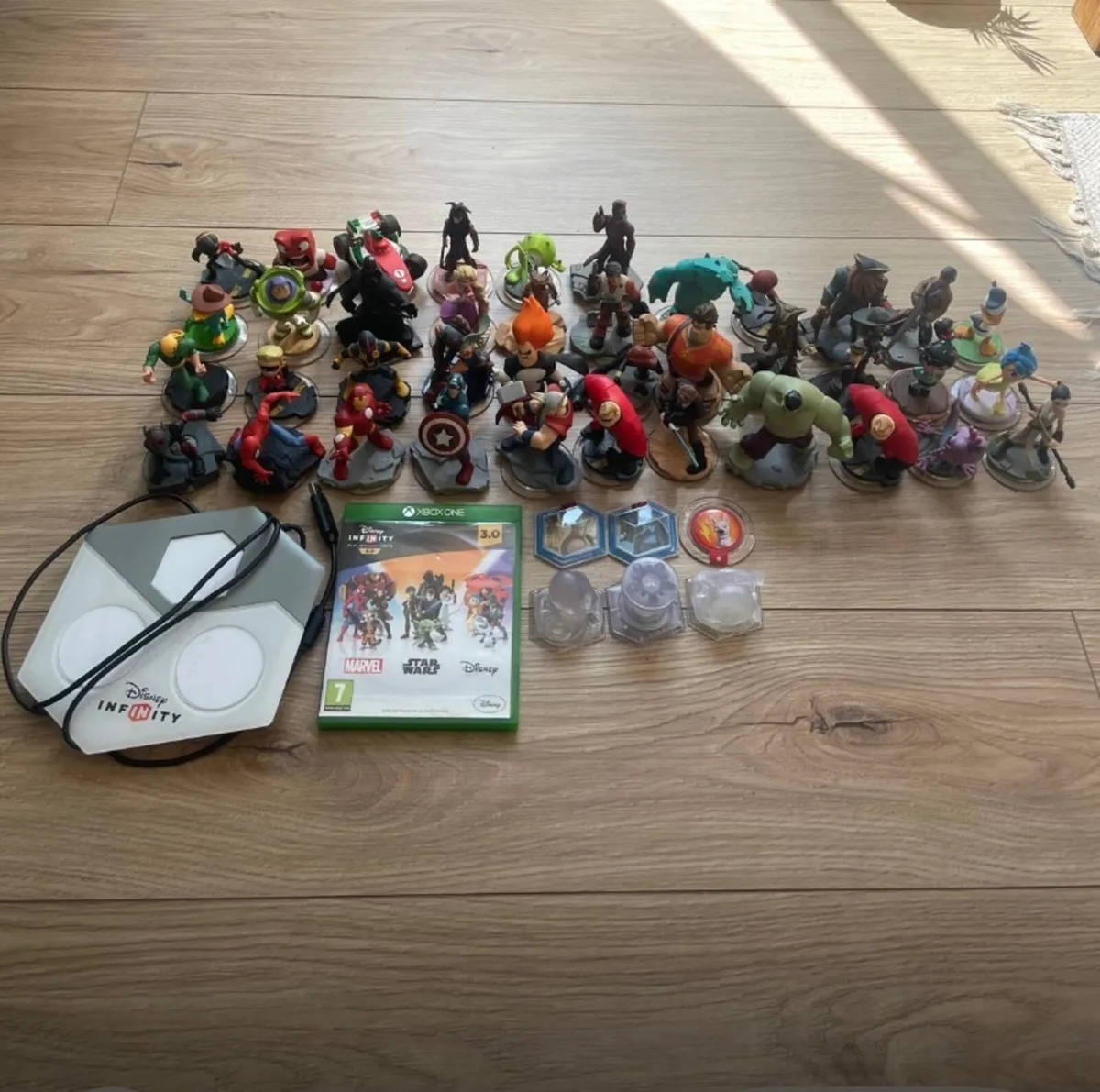 Disney  Xbox figures - Image 1