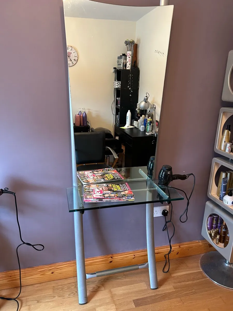 Salon furniture & equipment - Image 1