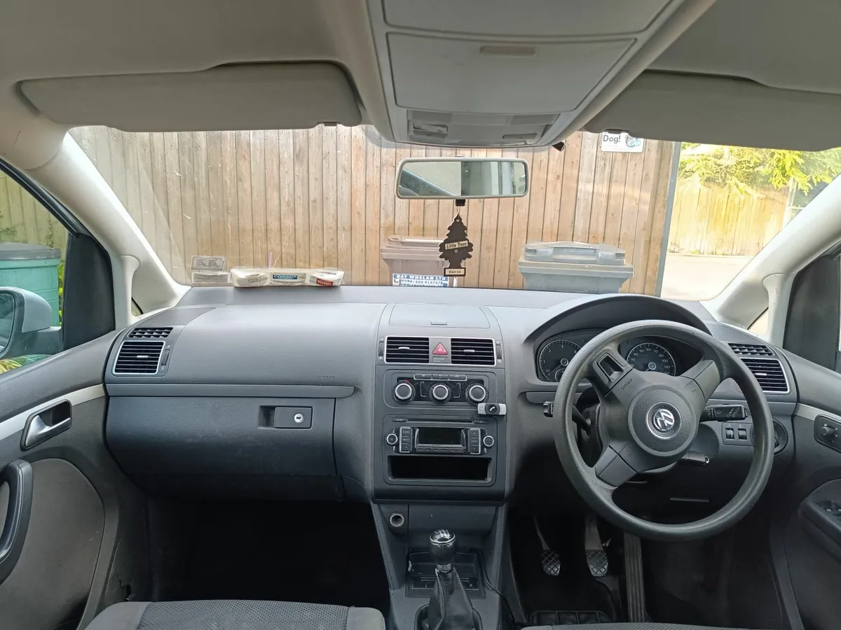 Volkswagen Touran 2012 - Image 2