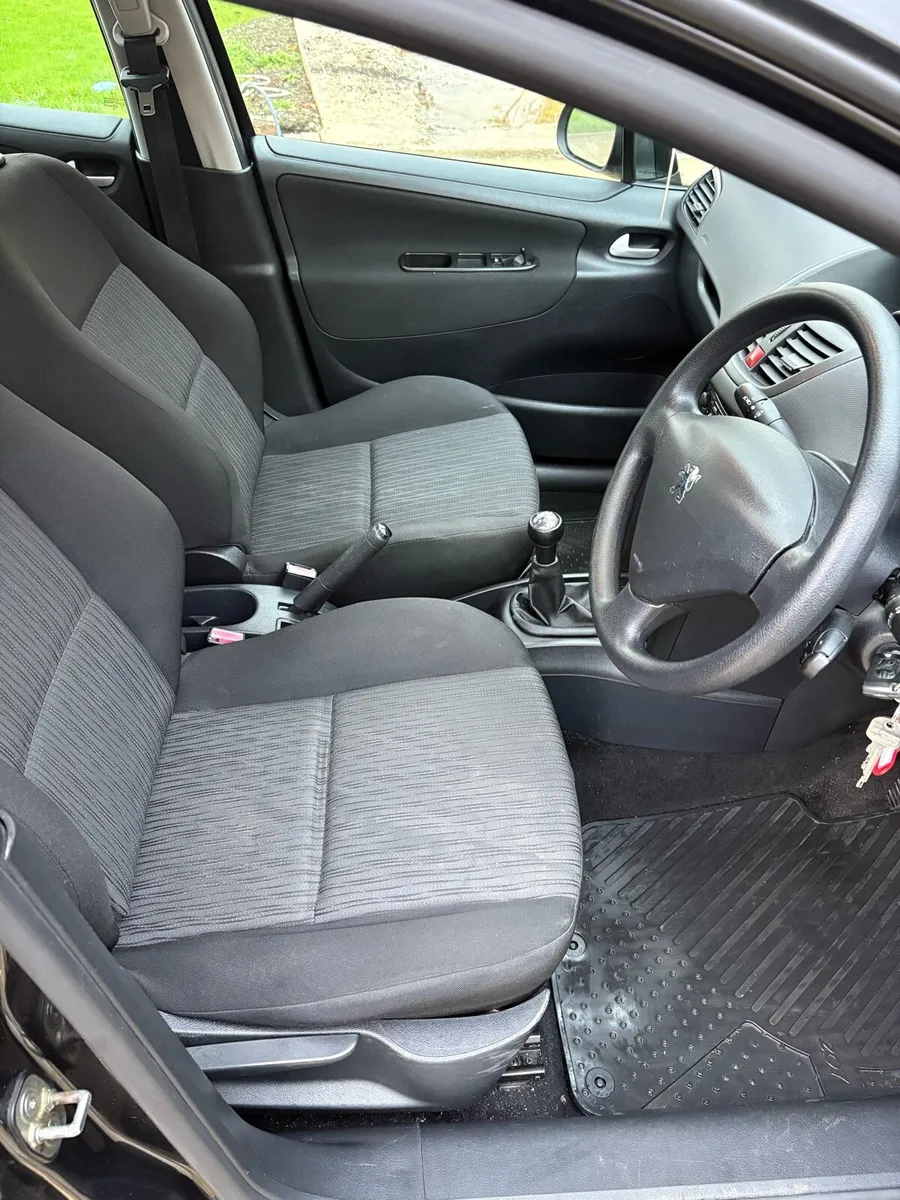 Peugeot 207 Black - Image 2