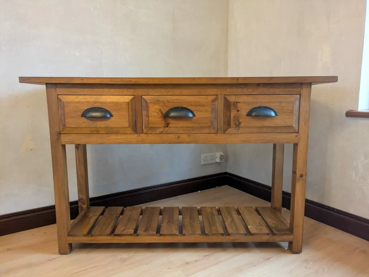 Consol table