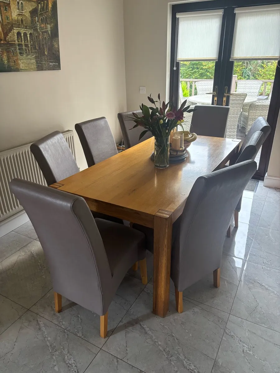 Table & Chairs - Image 3