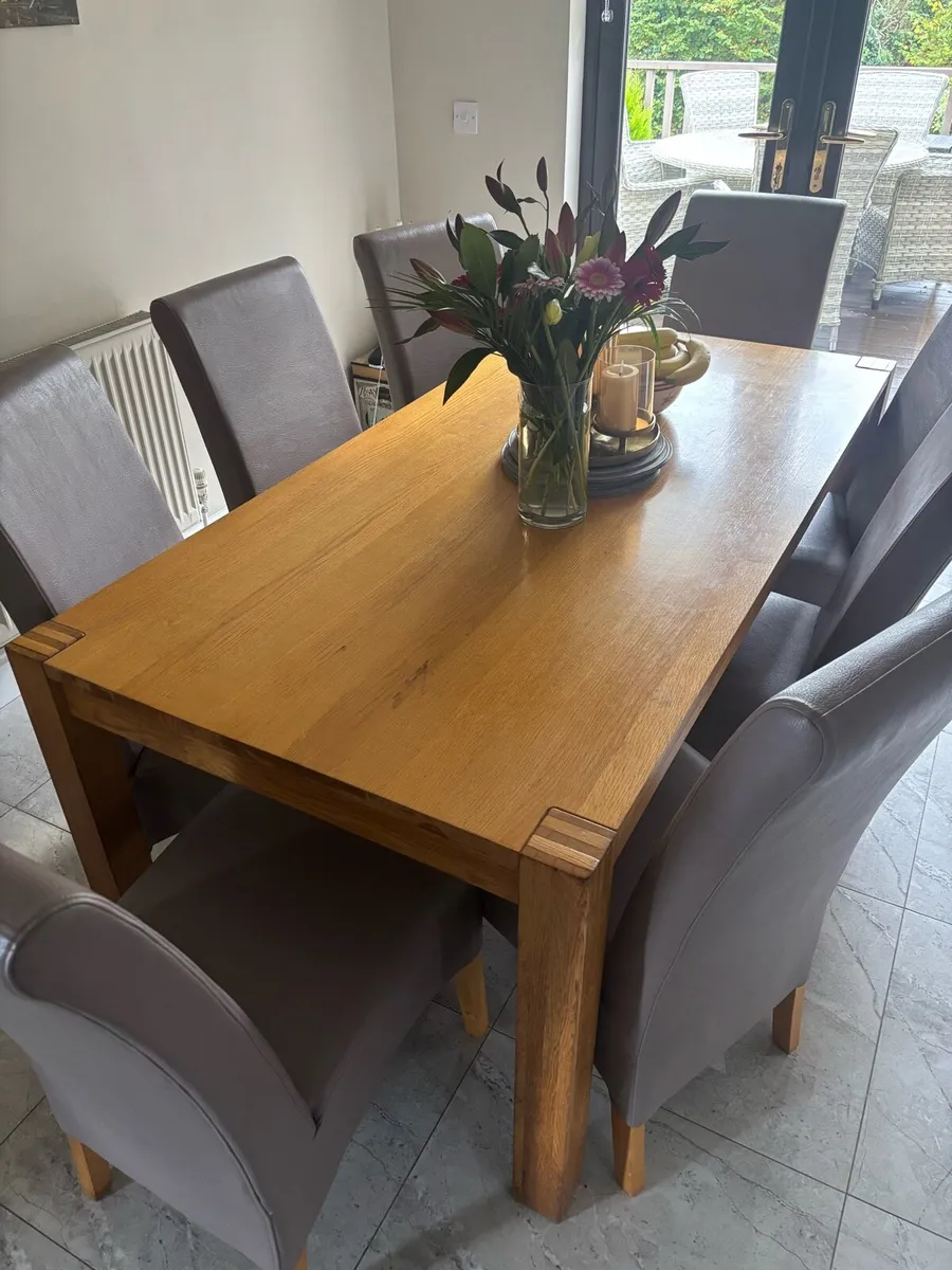 Table & Chairs - Image 4