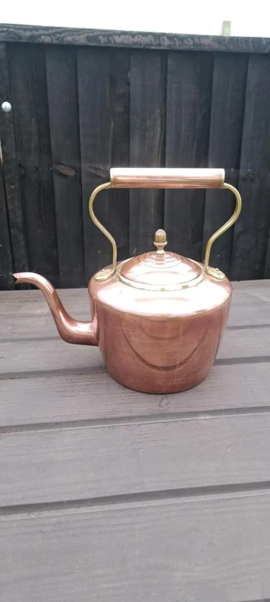 Old copper kettle - Image 1
