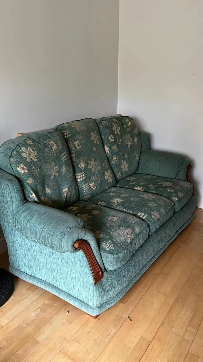 Three piece suite - Image 1