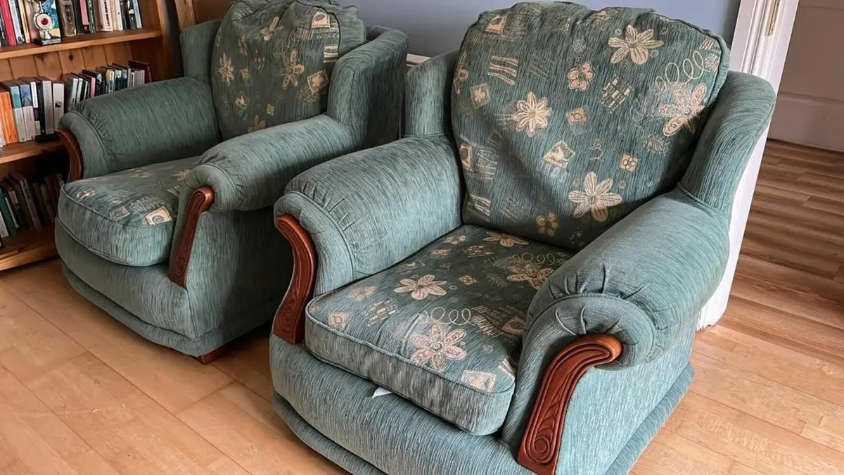 Three piece suite - Image 2