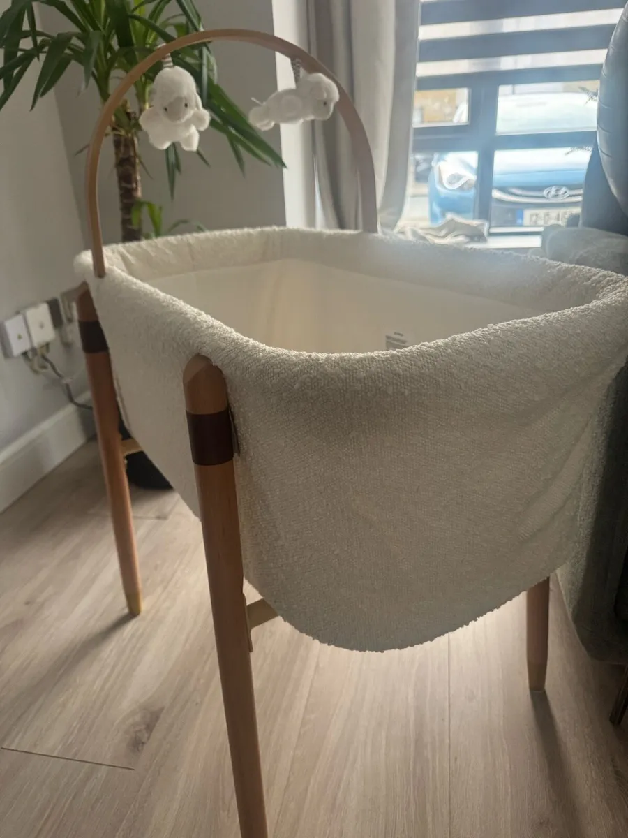Crib with mattress - brand new - Image 1