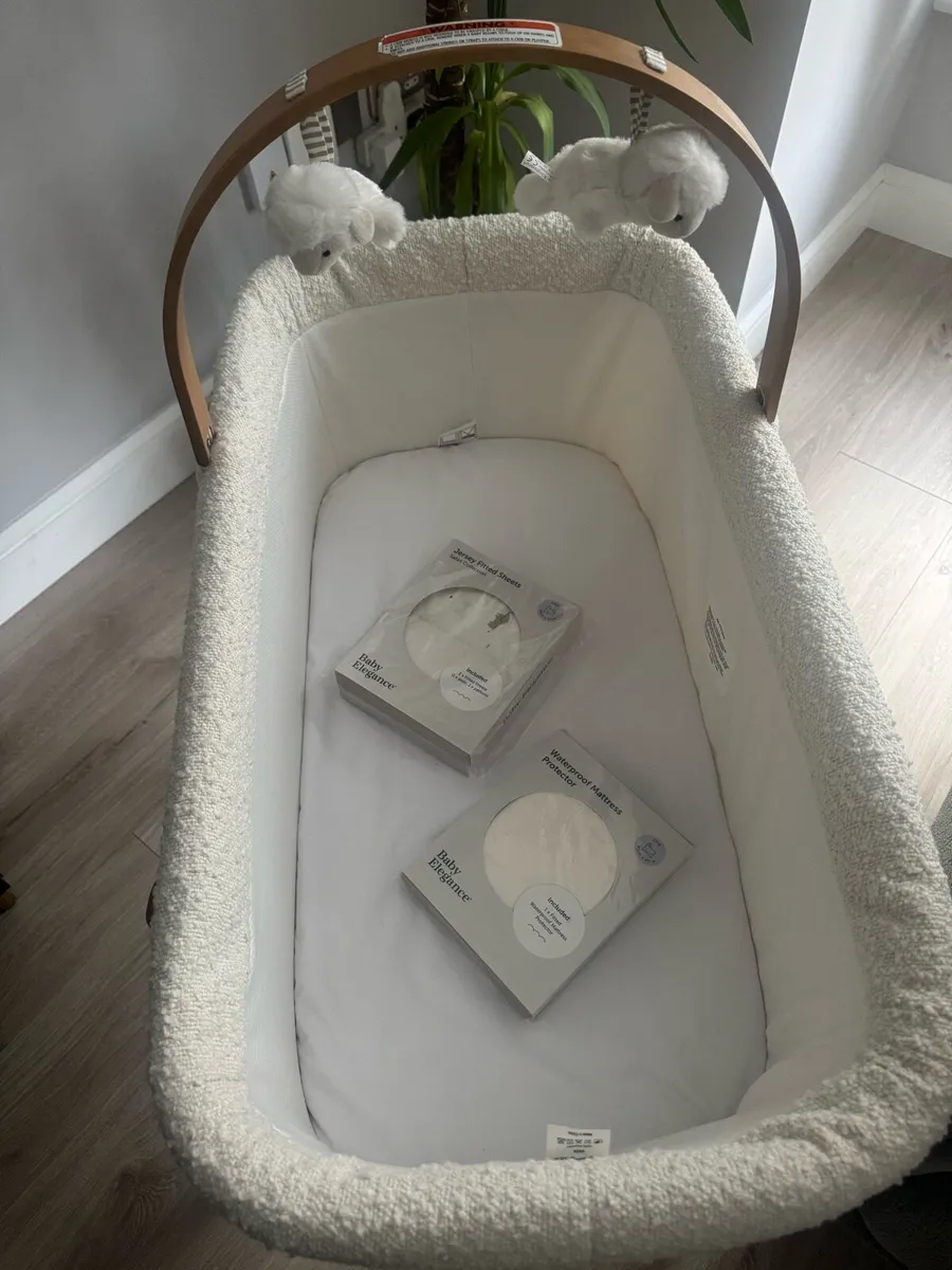 Crib with mattress - brand new - Image 2