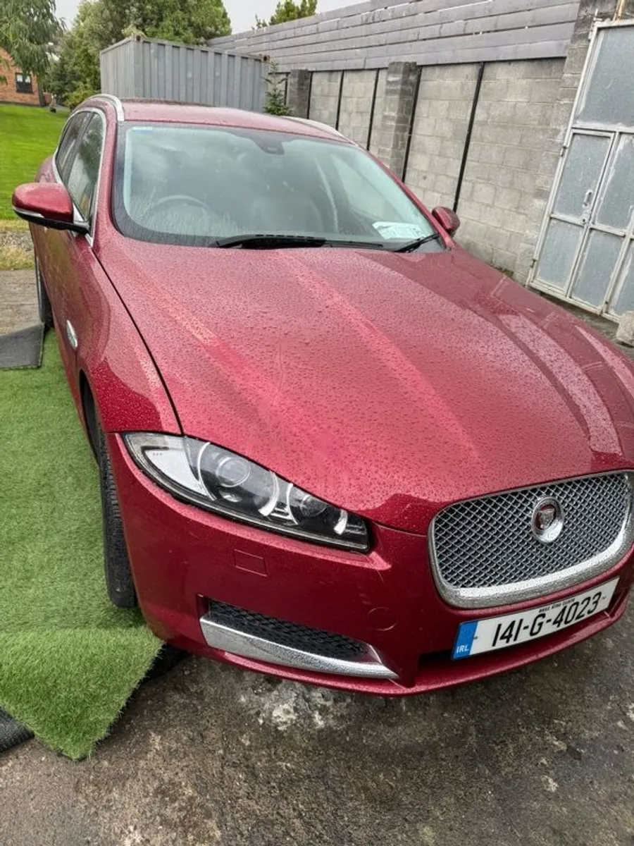 2014 Jaguar Xf - Image 2