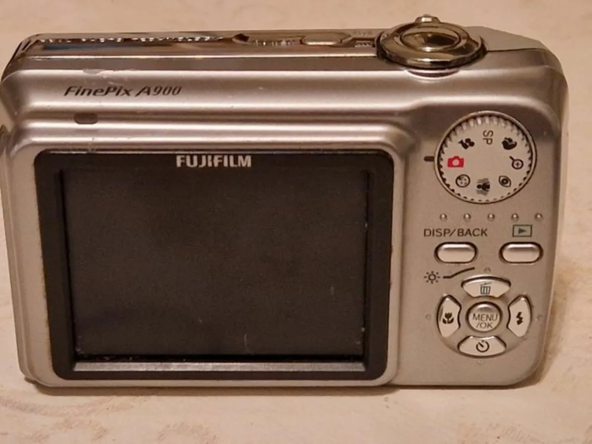 Fujifilm Finepix A900 9 MP Digital Camera - Image 3
