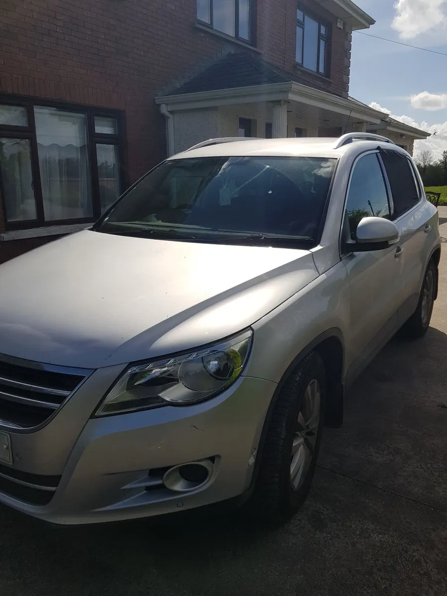 Volkswagen Tiguan 2010 - Image 2