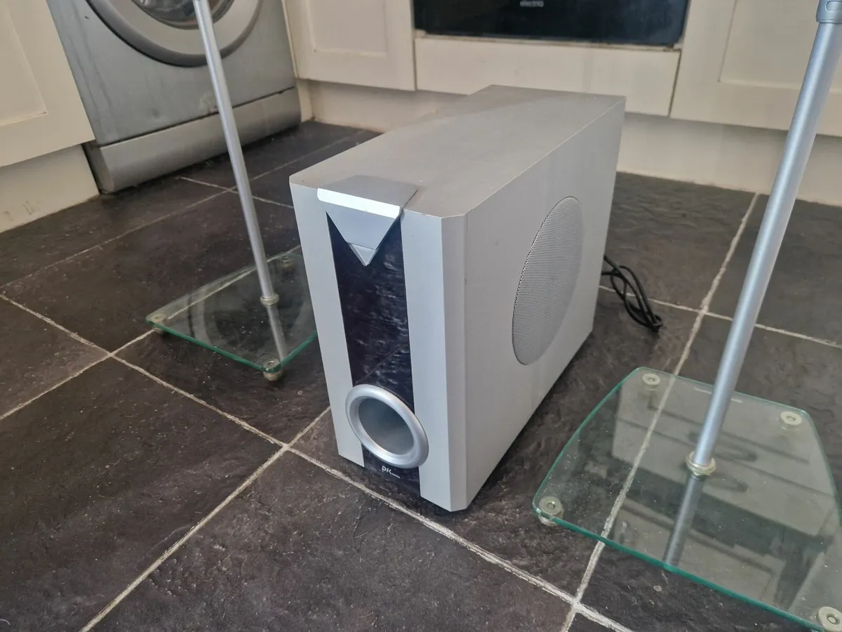 Surround sound system - Image 1
