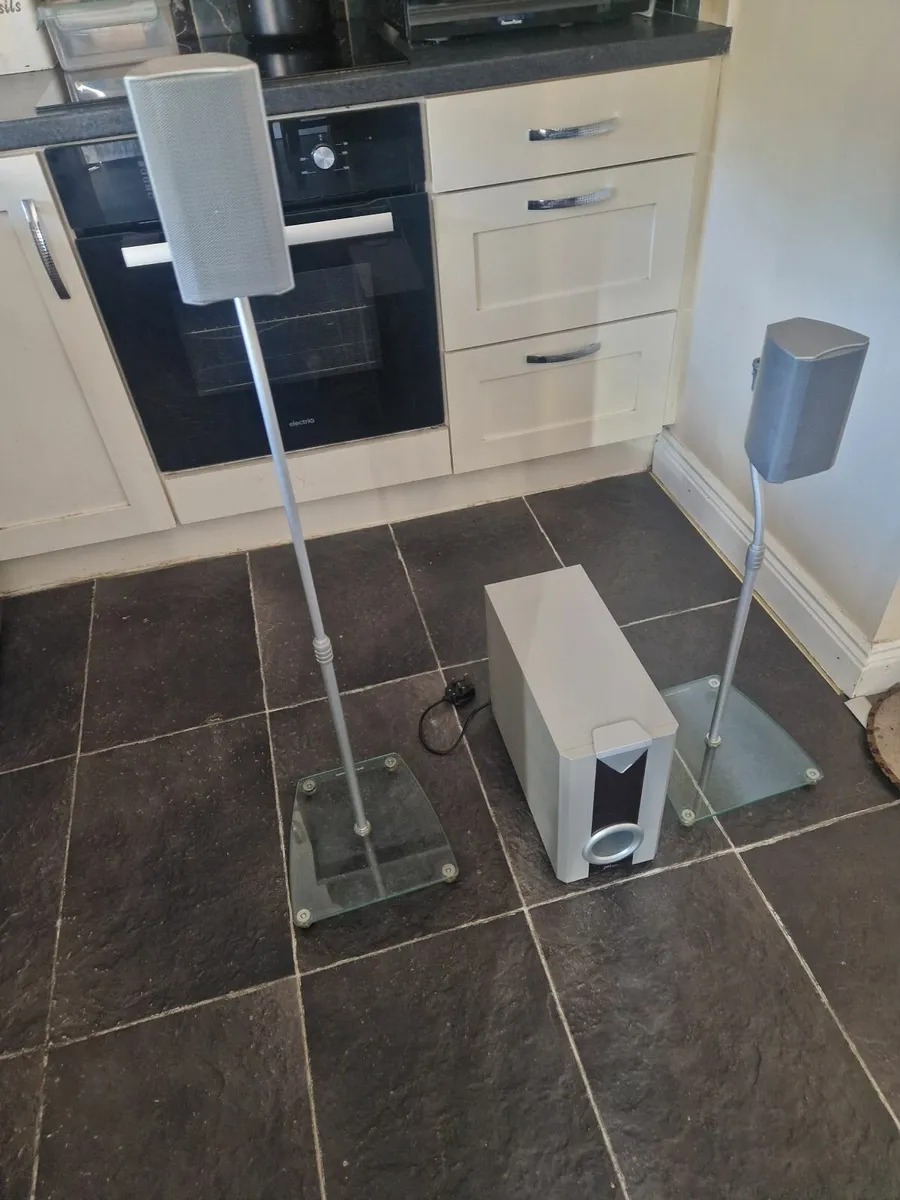 Surround sound system - Image 2