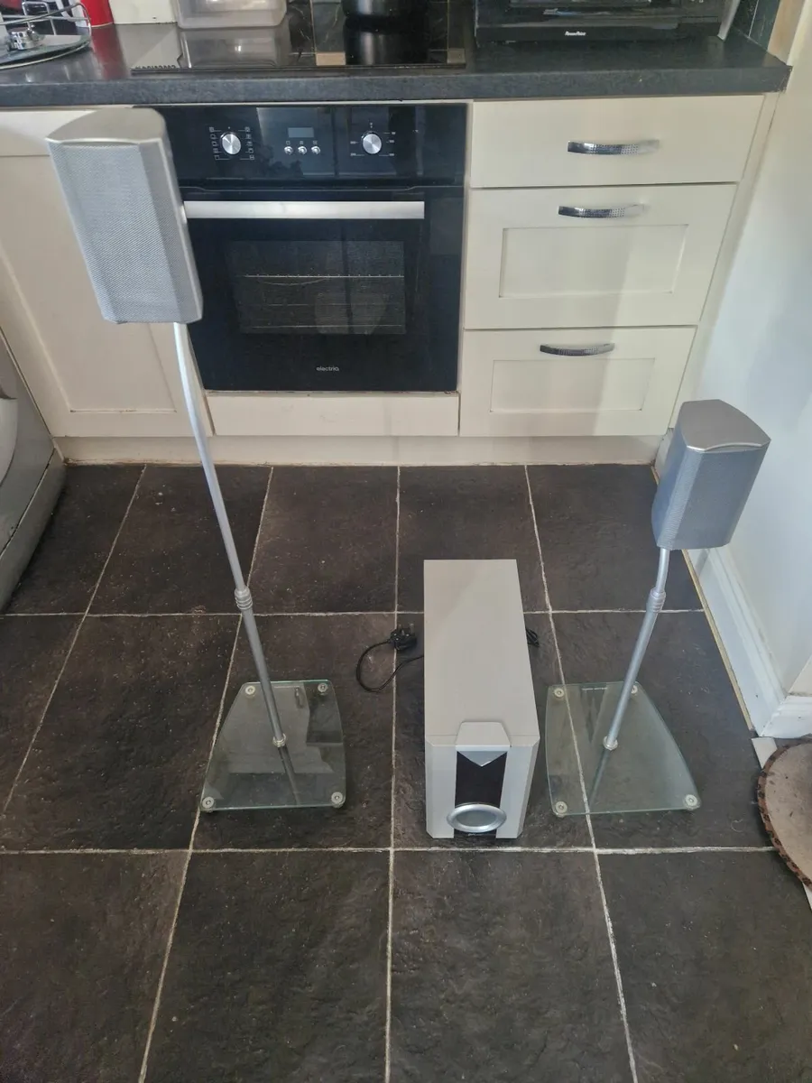 Surround sound system - Image 3