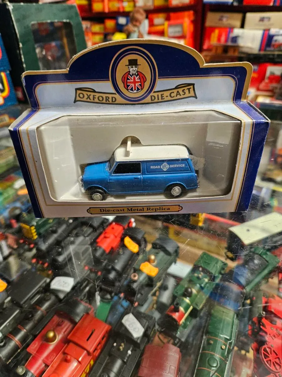 Corgi Vanguards Mini Van - Image 1