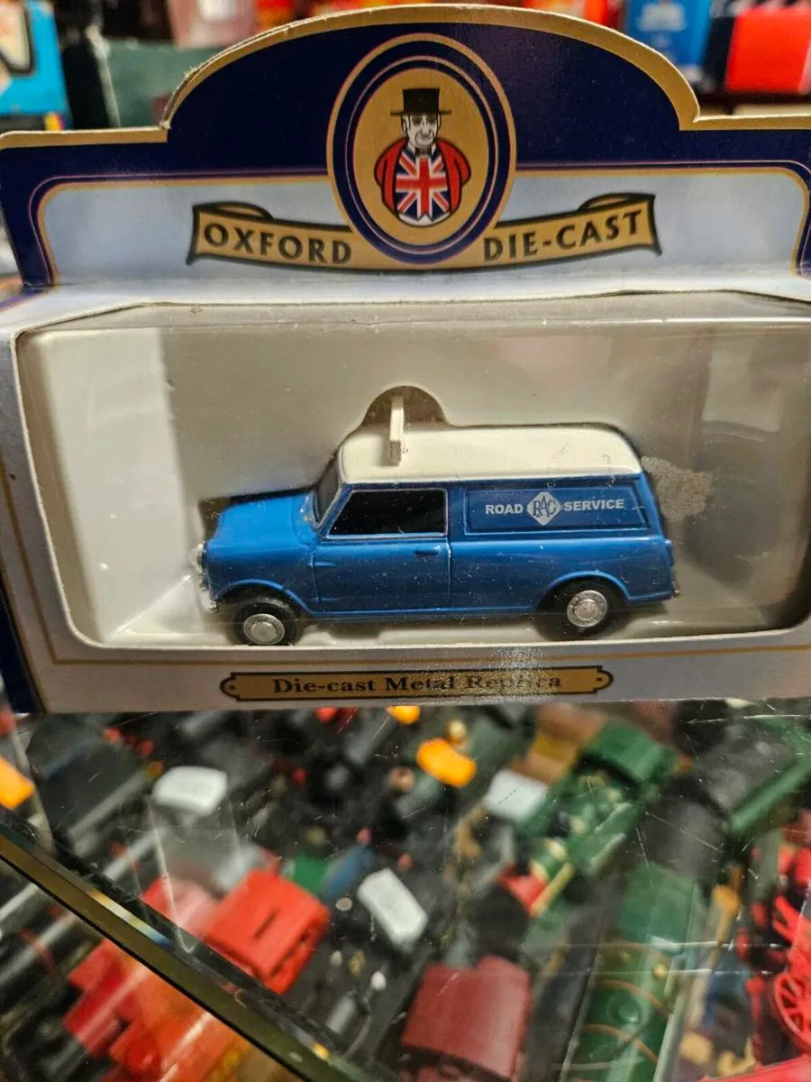 Corgi Vanguards Mini Van - Image 2