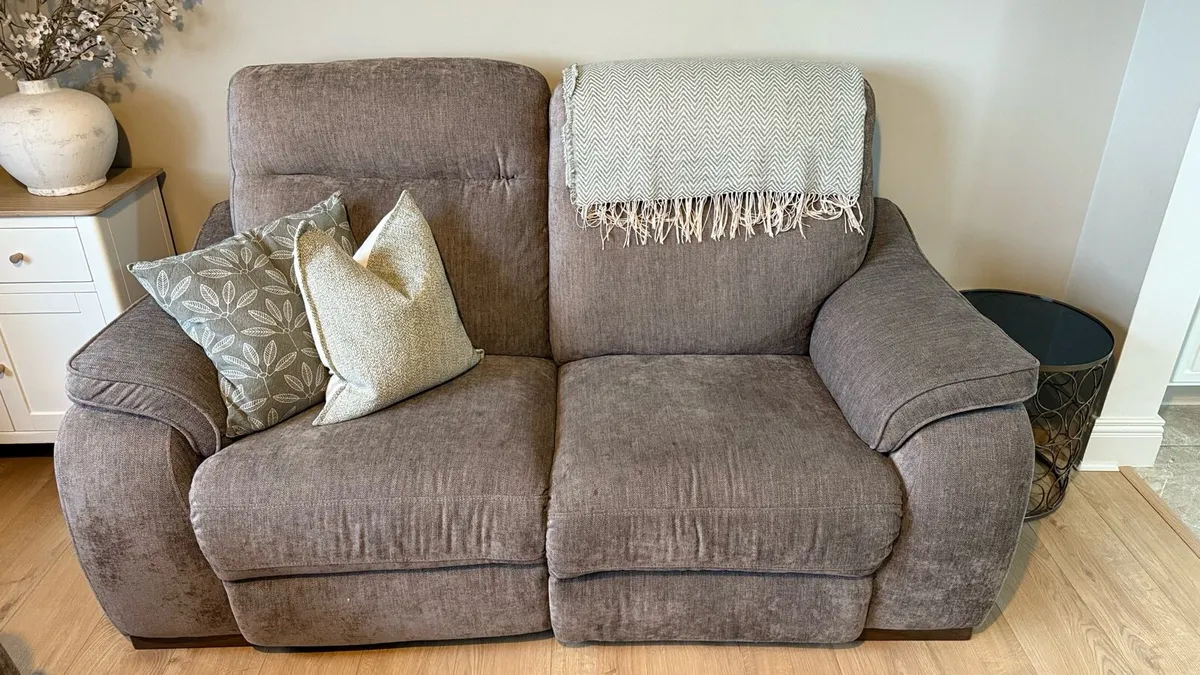 3 + 2 seater electric recliner couches - Image 2