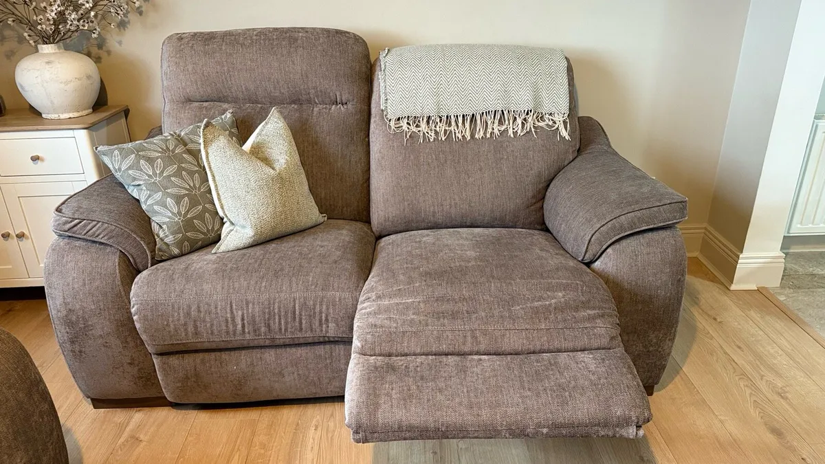 3 + 2 seater electric recliner couches - Image 3