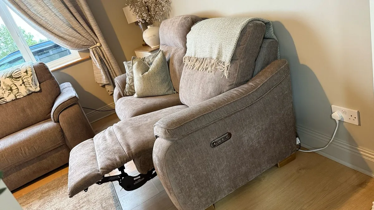 3 + 2 seater electric recliner couches - Image 4