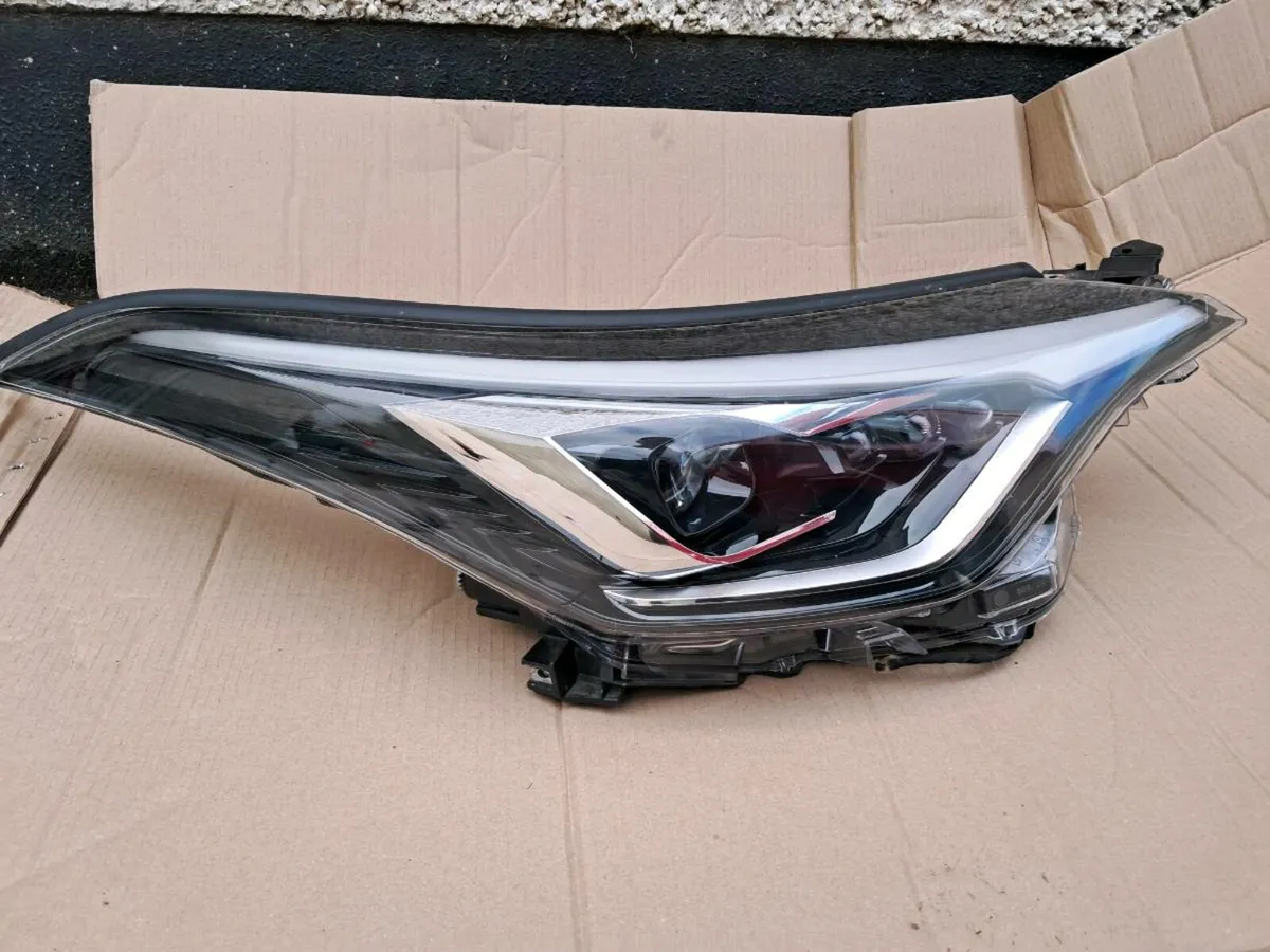 2021 Toyota c-hr right hand headlight - Image 1