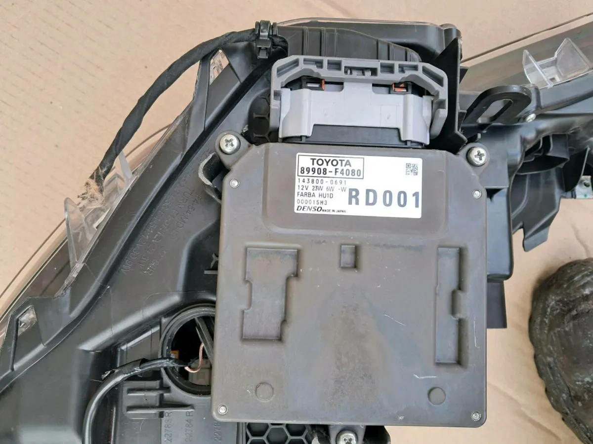 2021 Toyota c-hr right hand headlight - Image 2