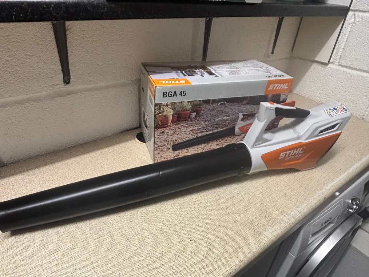 Stihl BGA 45 Cordless Leaf Blower - Image 2