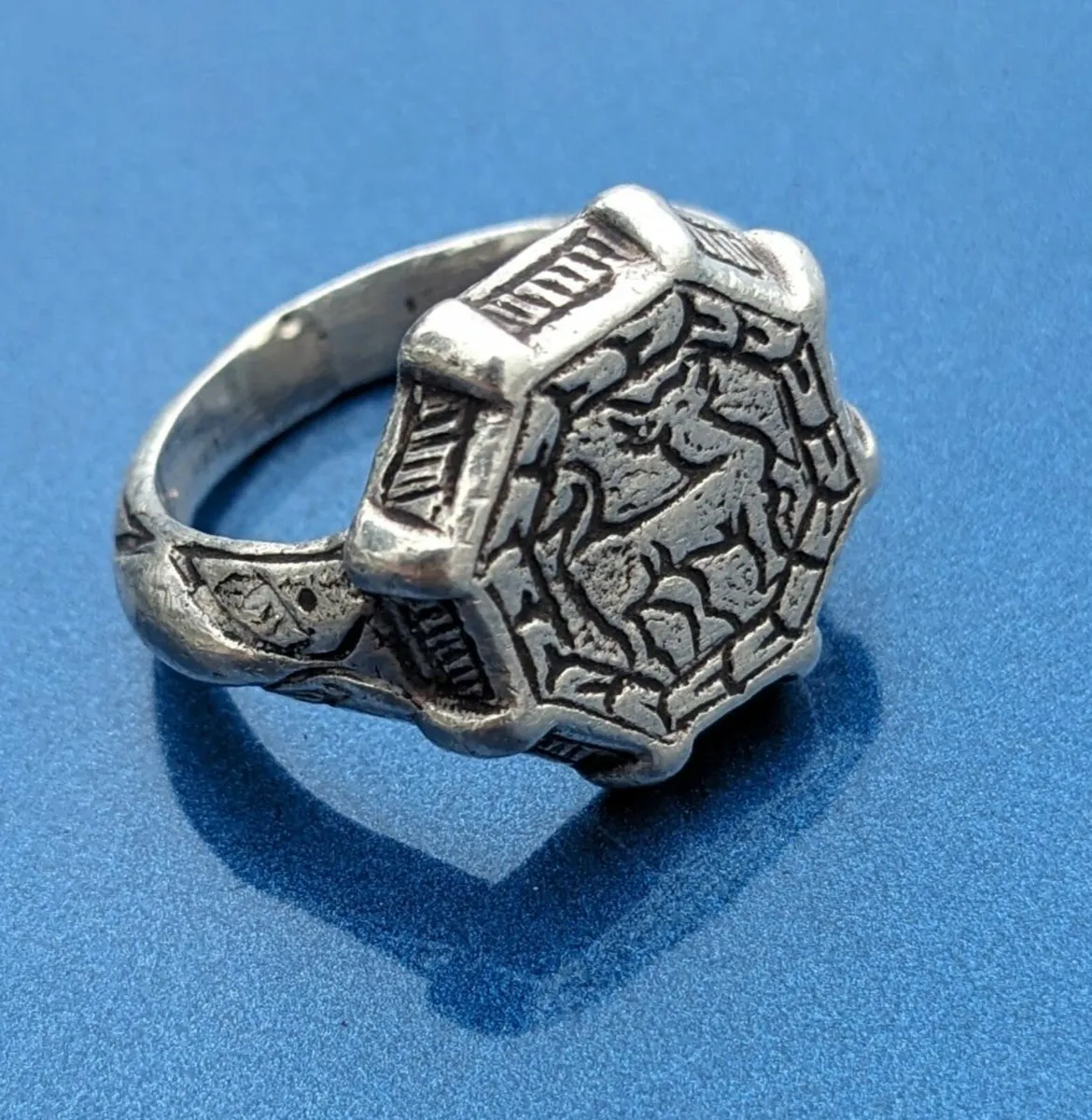 Medieval silver ring (Sassanid Empire?) - Image 1
