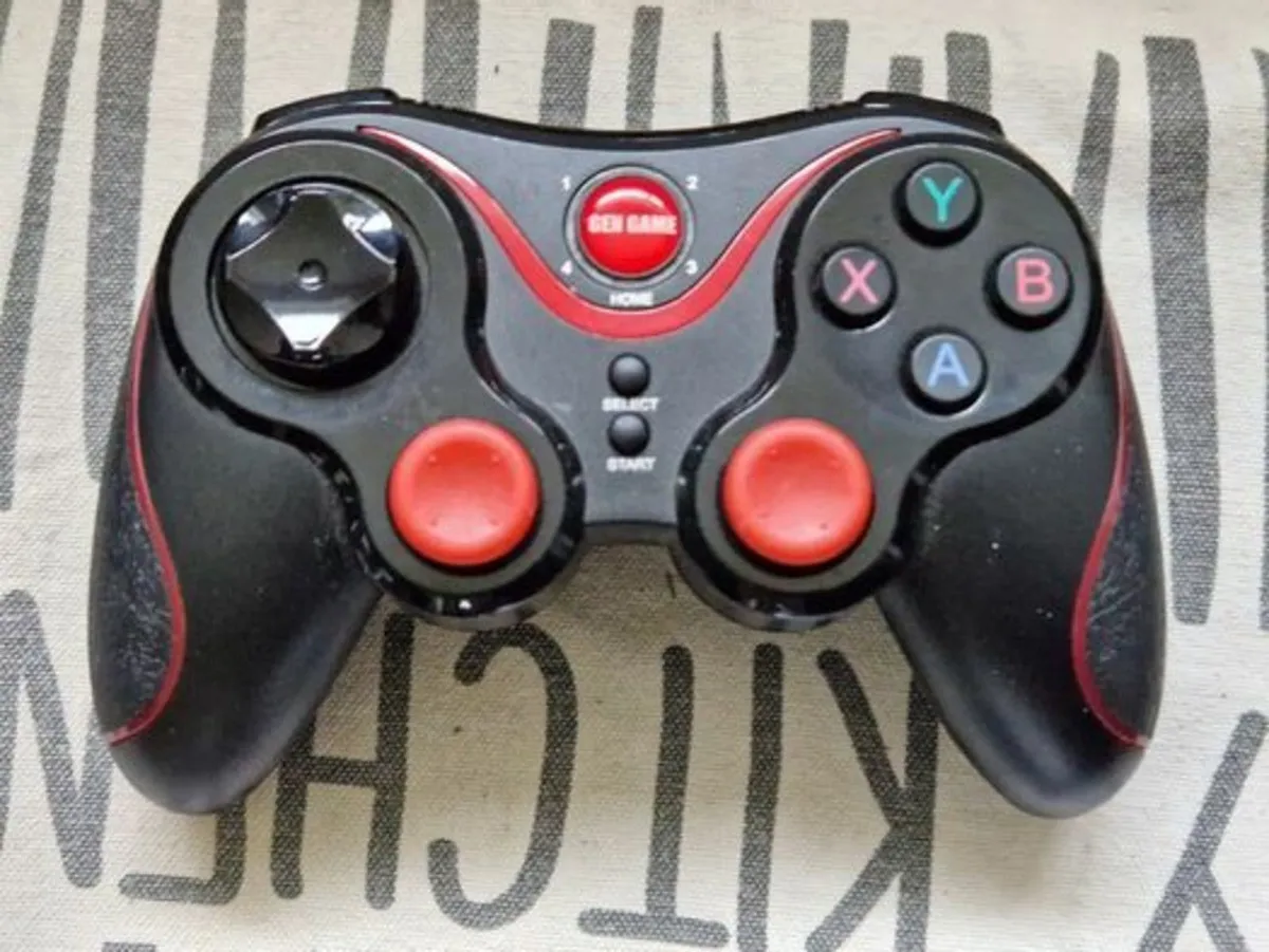 8 Controllers, 5 Wired, 2 Battery and 1 USB cable - Image 3