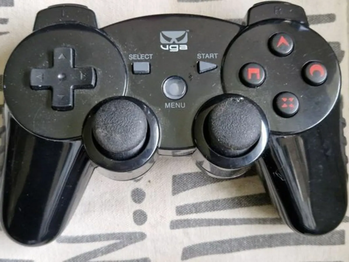 8 Controllers, 5 Wired, 2 Battery and 1 USB cable - Image 2