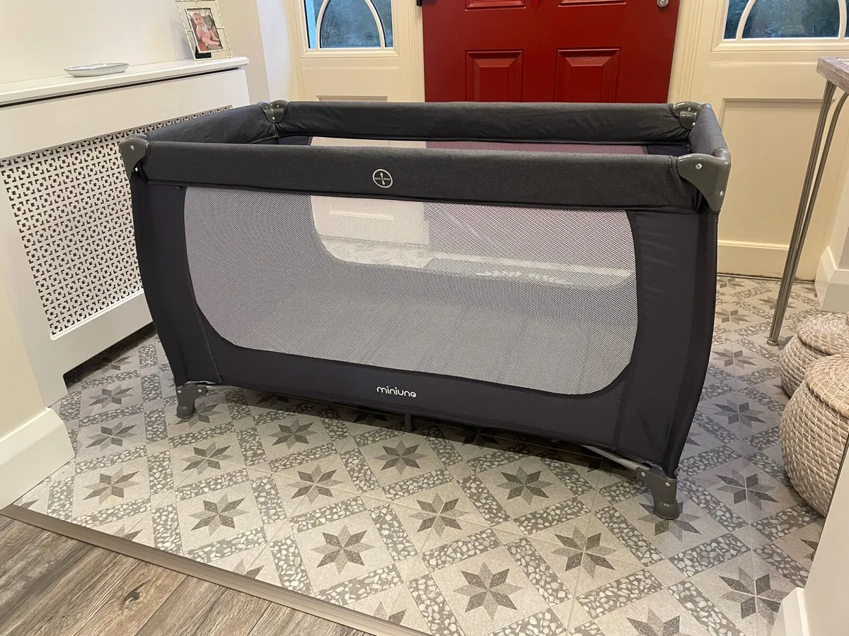 Miniuno 3 in 1 travel cot & Baby Elegance mattress - Image 3