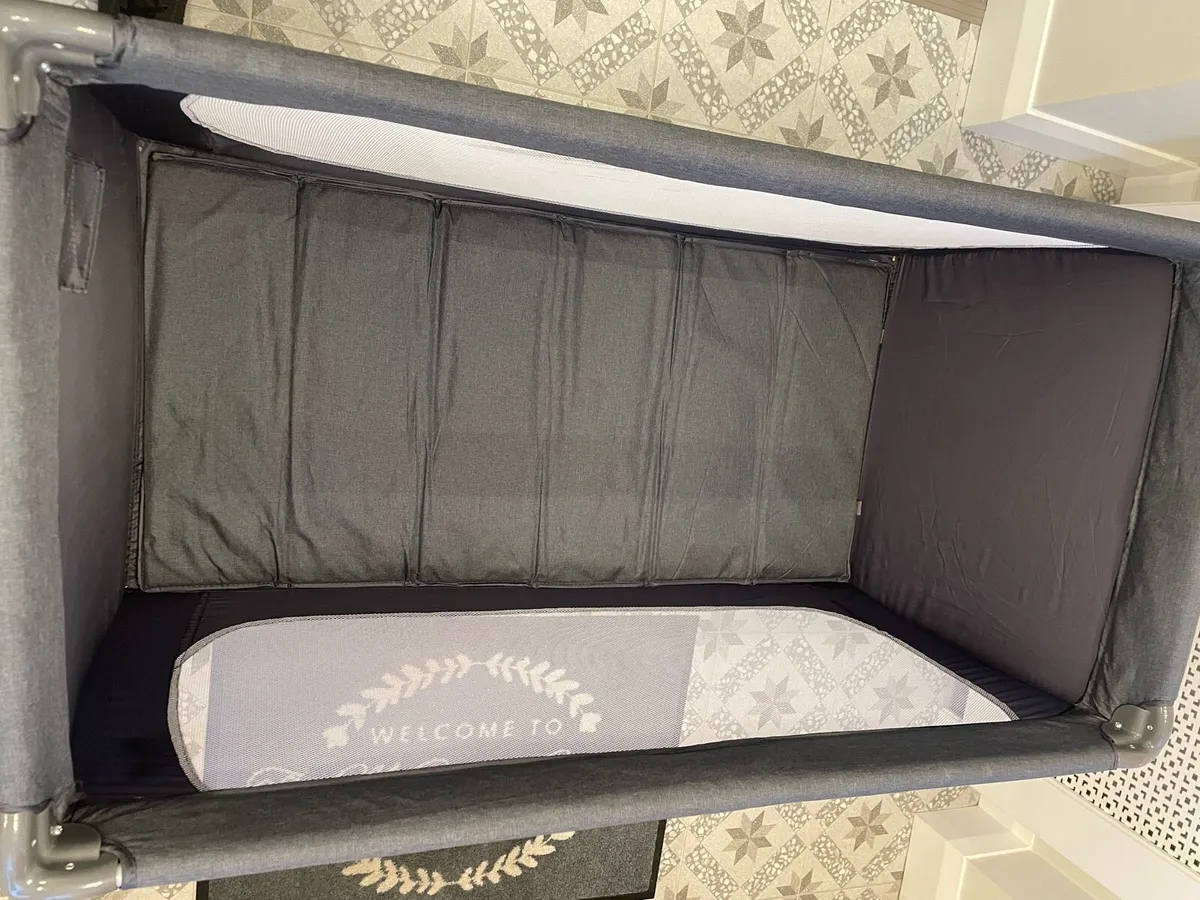 Miniuno 3 in 1 travel cot & Baby Elegance mattress - Image 4