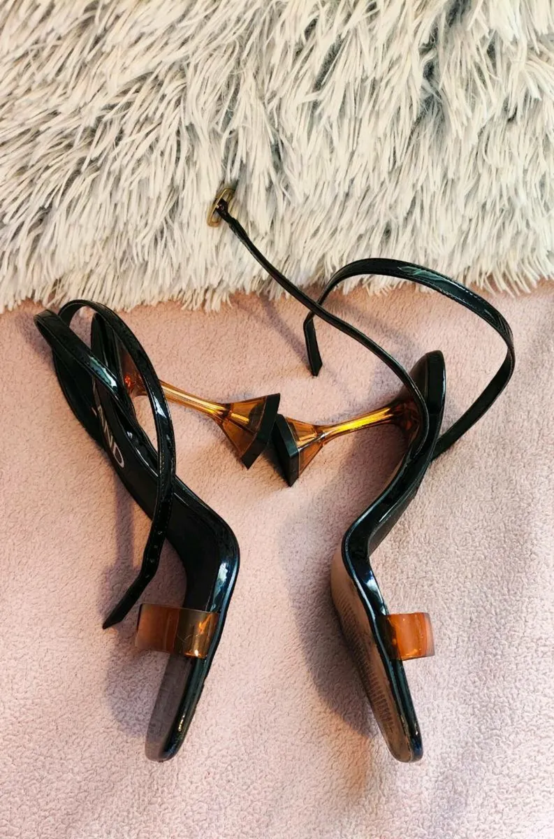 River Island Black Heels with Orange Strap & Acryl - Image 4