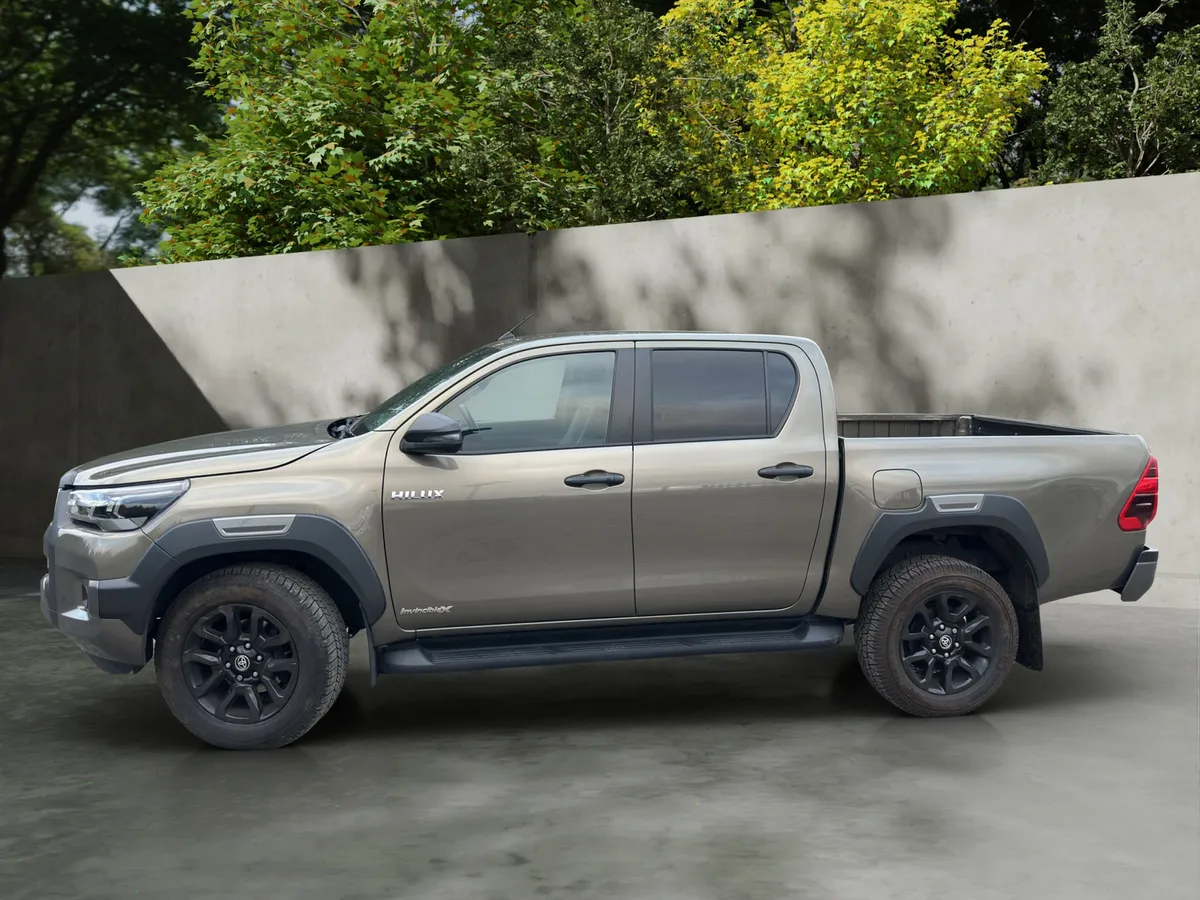 2021 Toyota Hilux Invincible X - Image 4