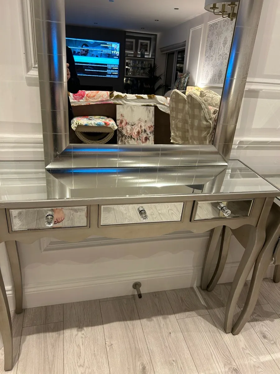 Console table - Image 1