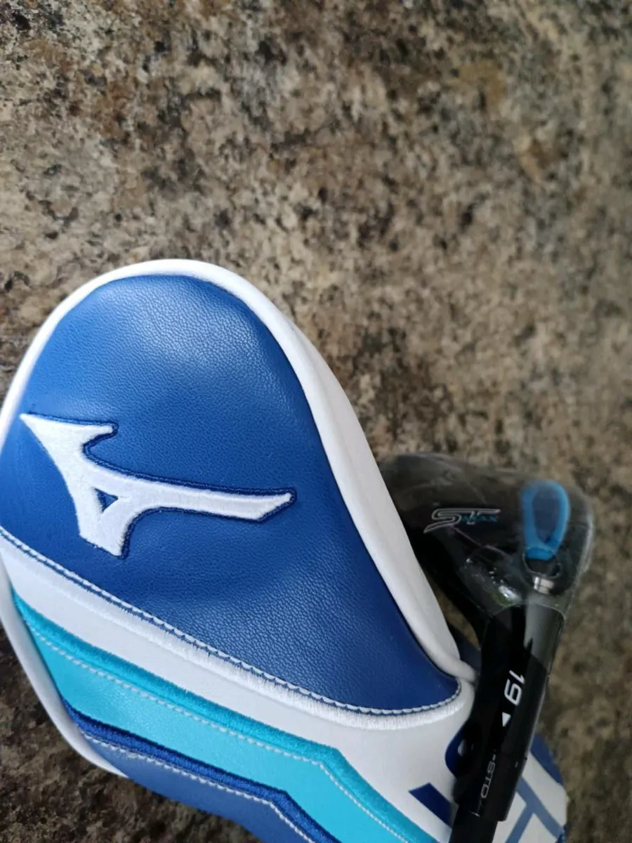 Mizuno St Max 3 Hybrid. New in Plastic. - Image 3