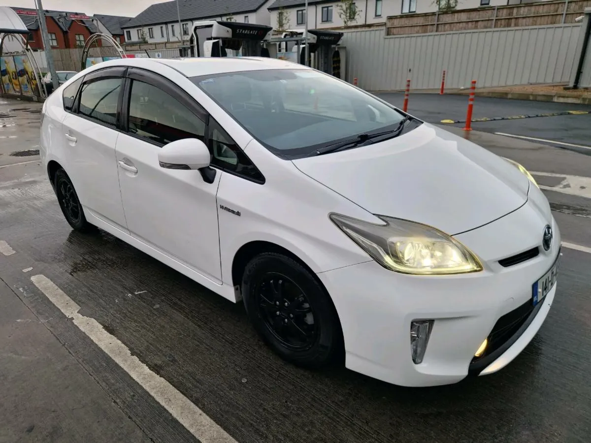 Toyota Prius 2014 - Image 1