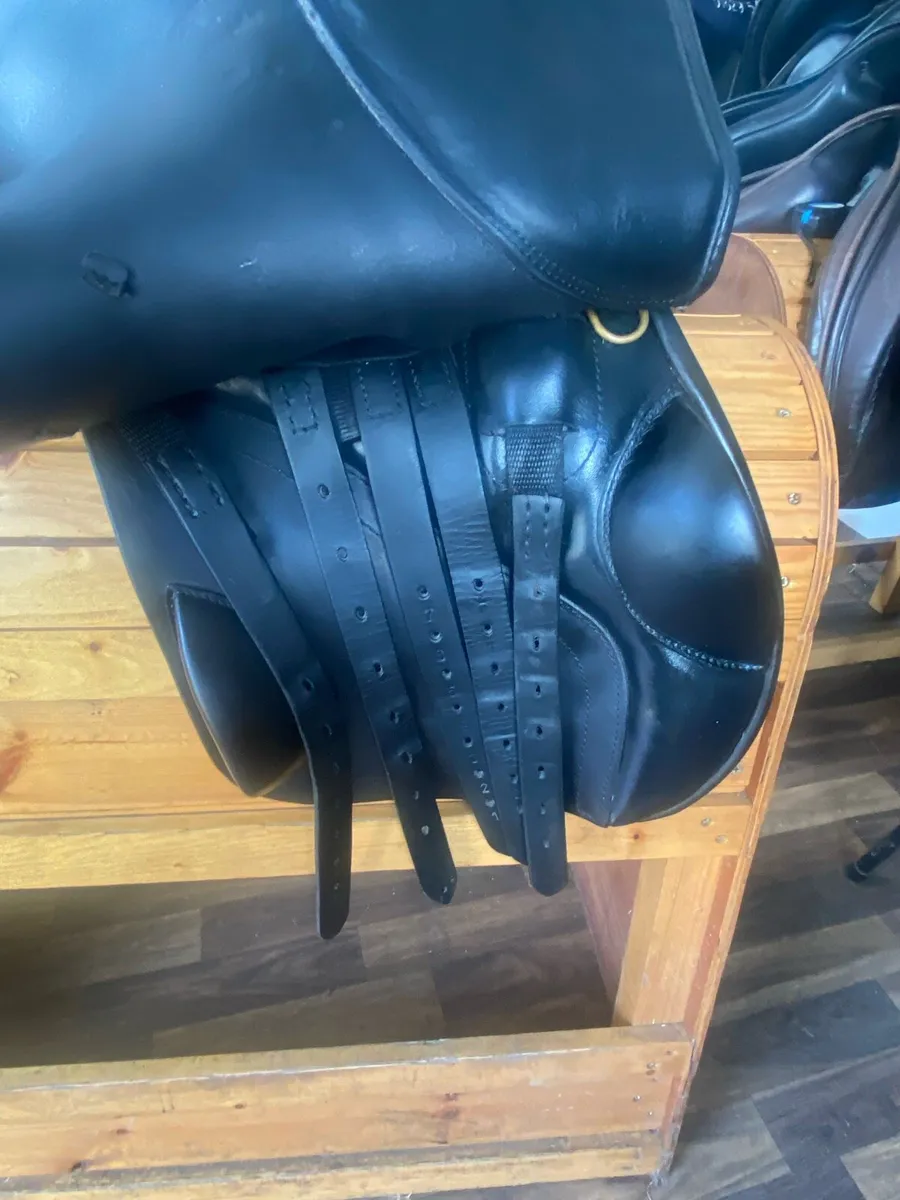 17.5 WIDE Ideal black Leather saddle - Image 2