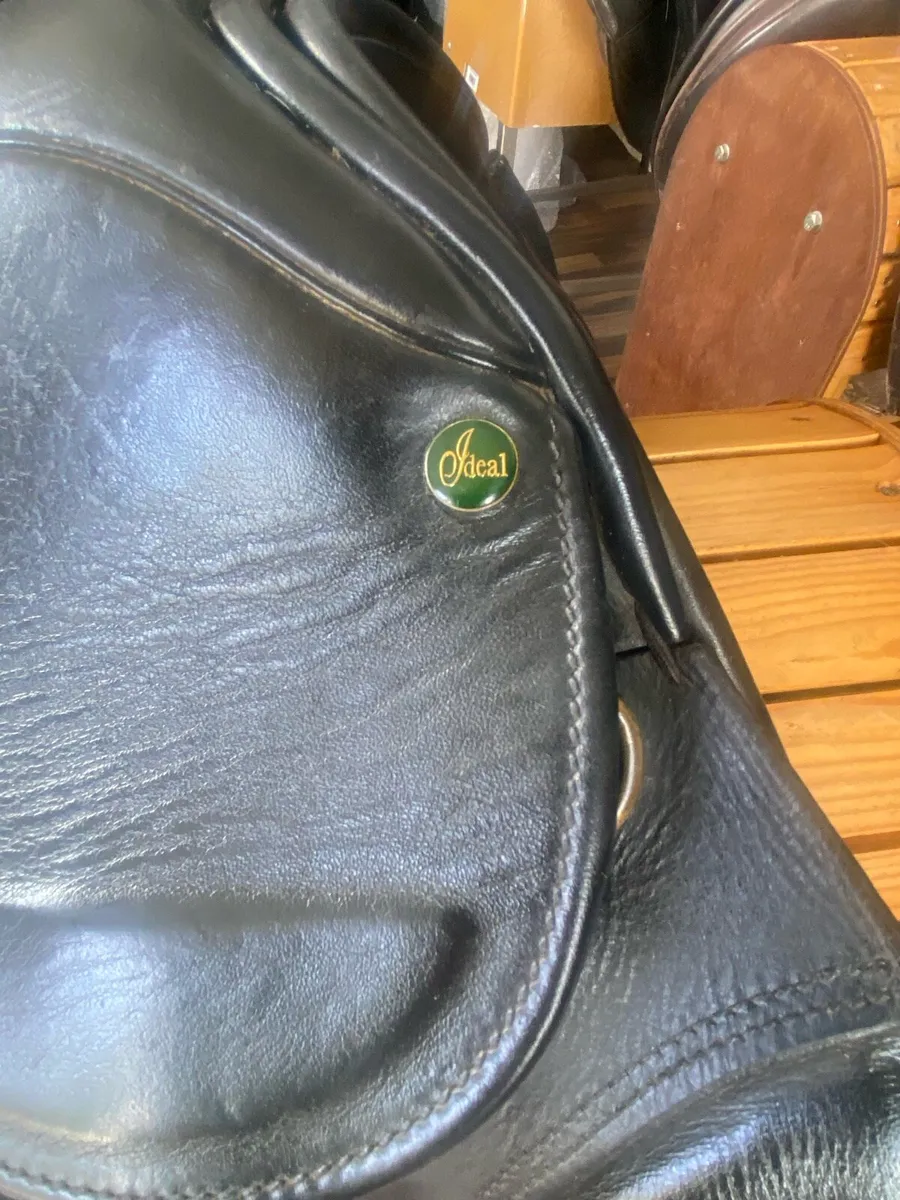 17.5 WIDE Ideal black Leather saddle - Image 3