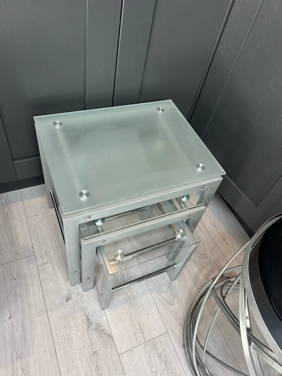 Nest of tables - Image 1