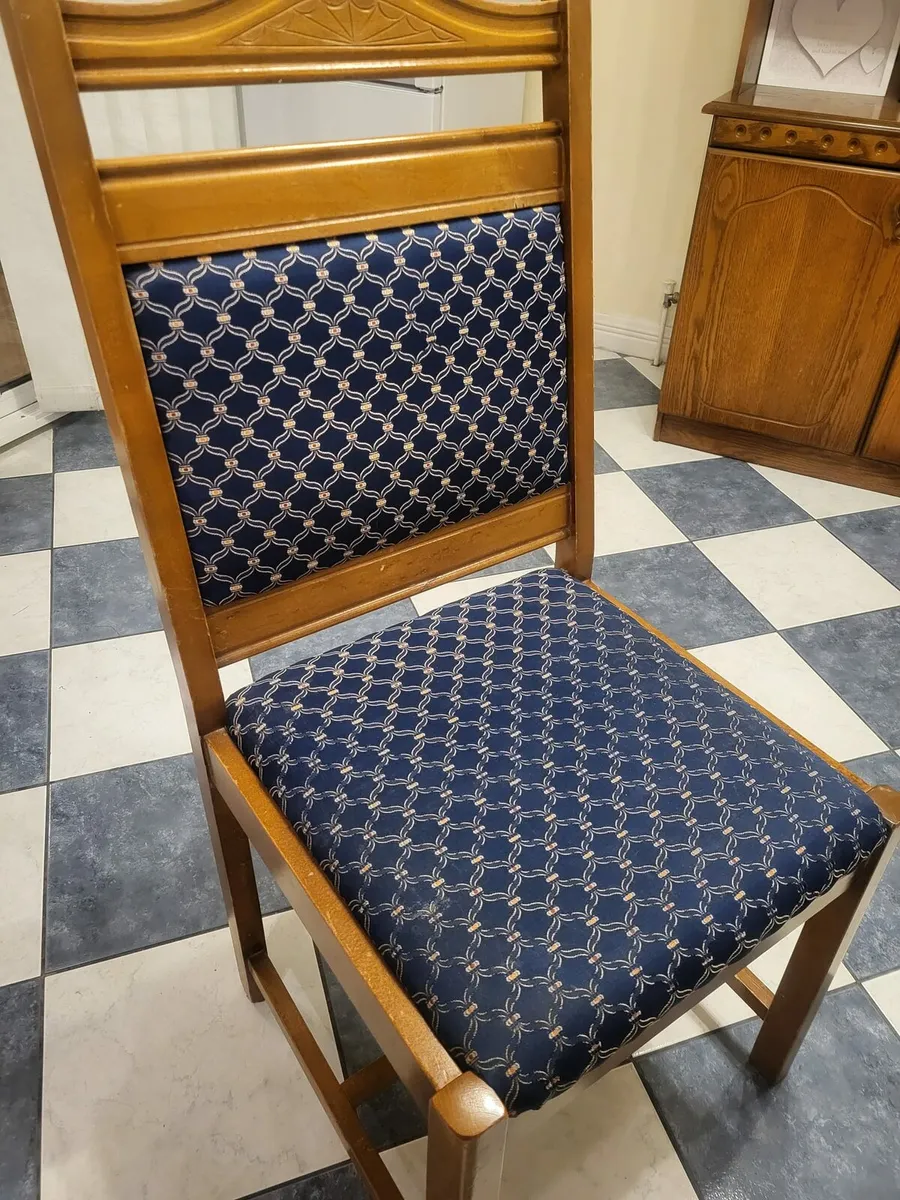 Table & Chairs - Image 2